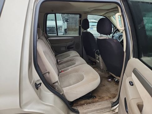 Used 2004 Ford Explorer XLT image 23