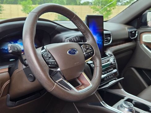 Used 2023 Ford Explorer King Ranch w/ Technology Package RWD image 7