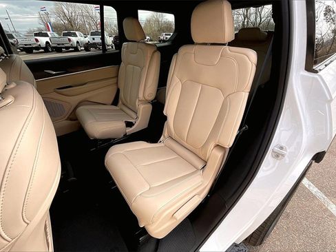 New 2025 Jeep Grand Cherokee L Limited image 10