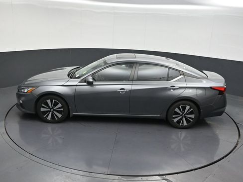 Used 2022 Nissan Altima 2.5 SV w/ SV Premium Package FWD image 16