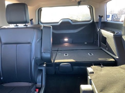 Used 2023 Ford Expedition XLT image 9