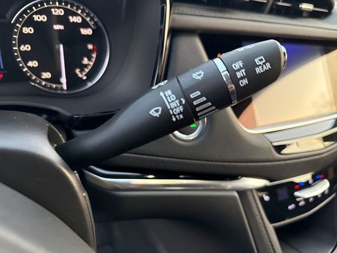 New 2025 Cadillac XT6 Luxury image 25