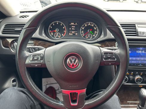 Used 2015 Volkswagen Passat 1.8T SEL Premium image 28