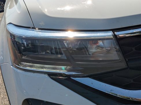 Used 2024 Volkswagen Taos SE image 10