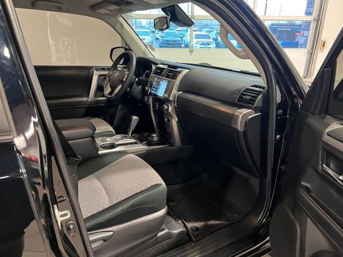 Used 2022 Toyota 4Runner SR5 AWD/4WD image 37