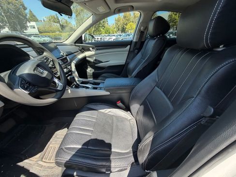 Used 2018 Honda Accord EX image 6