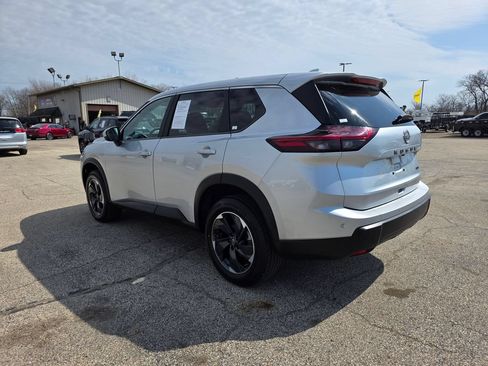 Used 2025 Nissan Rogue SV AWD/4WD image 5
