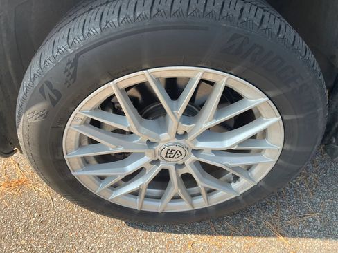 Used 2023 Volkswagen Taos S FWD image 9