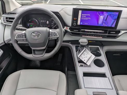 New 2026 Toyota Sienna XLE FWD image 16