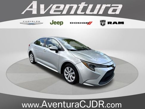 Used 2022 Toyota Corolla LE FWD image 1