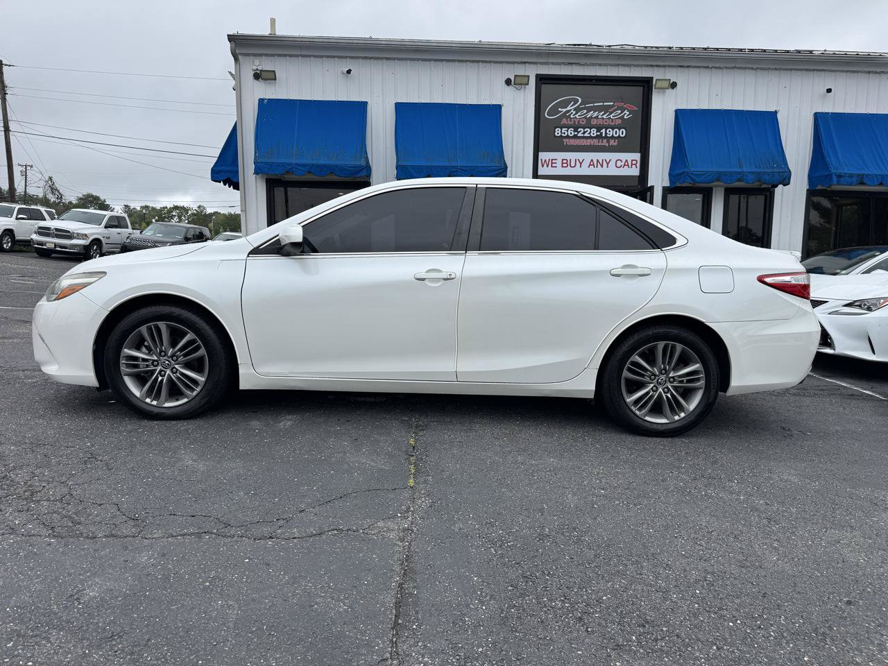 Used 2015 Toyota Camry SE FWD image 8