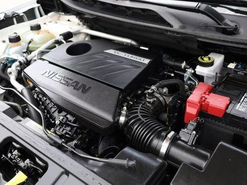 Used 2025 Nissan Rogue SV image 9