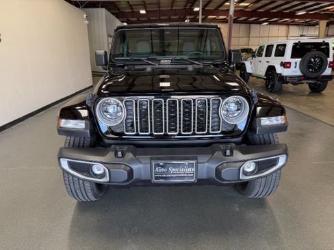 Used 2025 Jeep Wrangler Unlimited Sahara AWD/4WD image 8