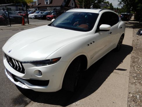 Used 2021 Maserati Levante GranLusso AWD/4WD image 8