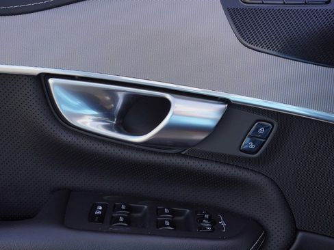 Used 2019 Volvo XC90 T6 R-Design w/ Advanced Package image 9