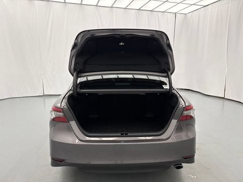 Used 2022 Toyota Camry XLE FWD image 11