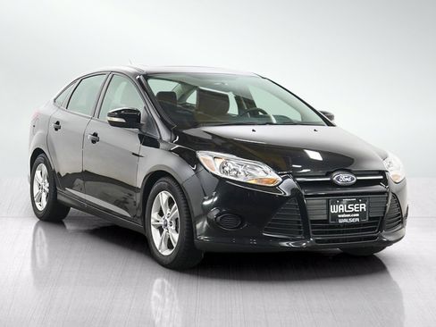Used 2013 Ford Focus SE w/ SE Winter Pkg FWD image 3