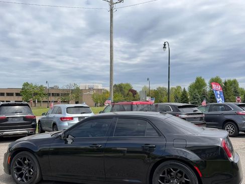 Used 2019 Chrysler 300 S RWD image 4