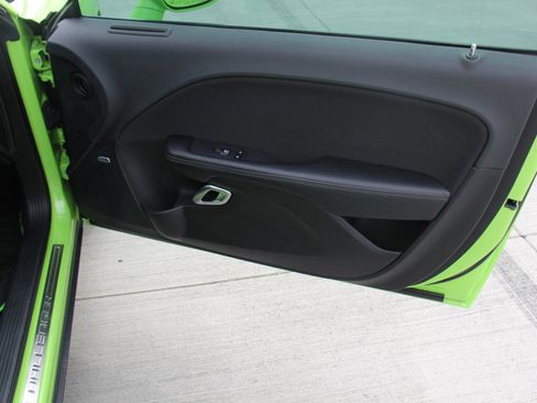 Used 2019 Dodge Challenger SXT image 17