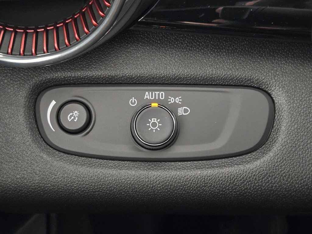 New 2026 Chevrolet Trax RS w/ Sunroof Package FWD image 23