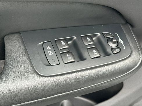 Used 2024 Volvo S60 B5 Plus image 12