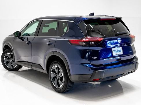 Used 2025 Nissan Rogue SV AWD/4WD image 33