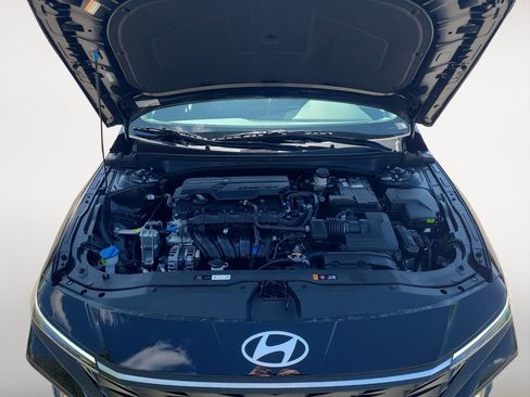 New 2026 Hyundai Elantra SE FWD image 18