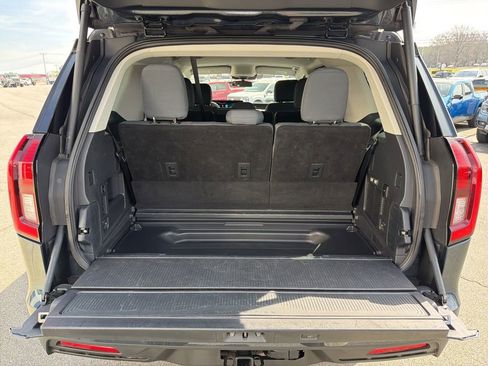 Certified 2025 Ford Expedition Active image 17