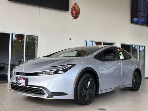 New 2025 Toyota Prius Plug-In Hybrid image 1