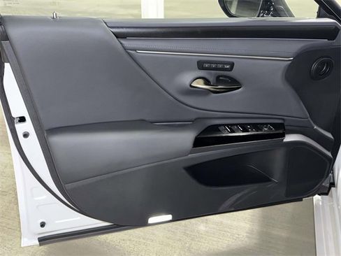 New 2025 Lexus ES 300h w/ Luxury Package image 14