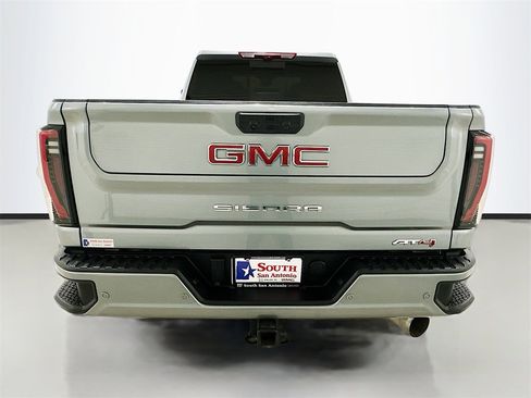 Used 2024 GMC Sierra 2500 AT4 w/ AT4 Premium Plus Package image 6