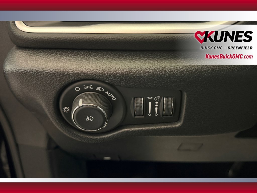 Used 2025 Chrysler Pacifica Select FWD image 19