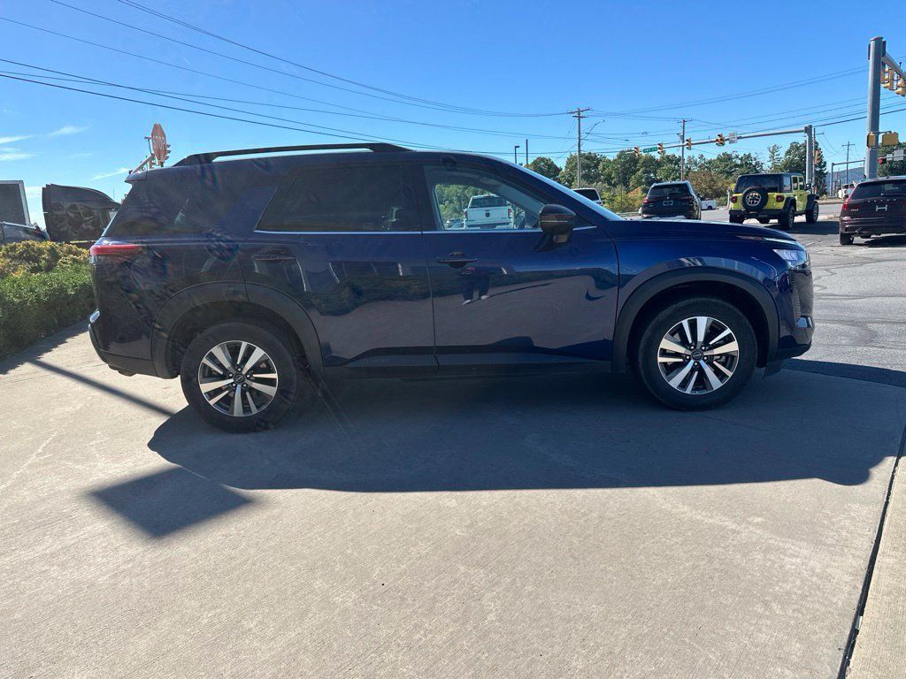 Used 2026 Nissan Pathfinder SL AWD/4WD image 4
