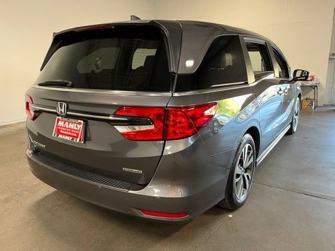 Used 2024 Honda Odyssey Touring image 3