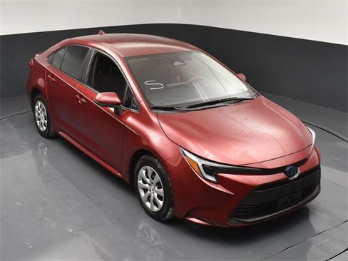 Used 2024 Toyota Corolla LE image 39