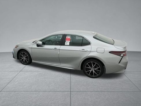 Used 2023 Toyota Camry SE FWD image 5
