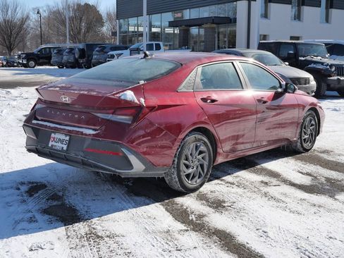 Used 2024 Hyundai Elantra SEL image 11
