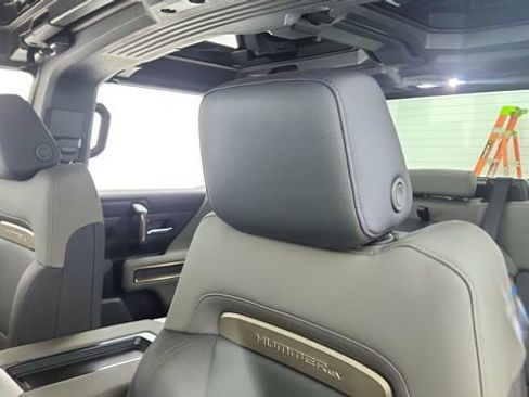 Used 2025 GMC Hummer EV 2X w/ LPO, Sport Package AWD/4WD image 34