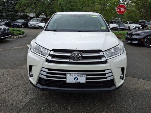 Used 2019 Toyota Highlander Plus AWD/4WD image 2