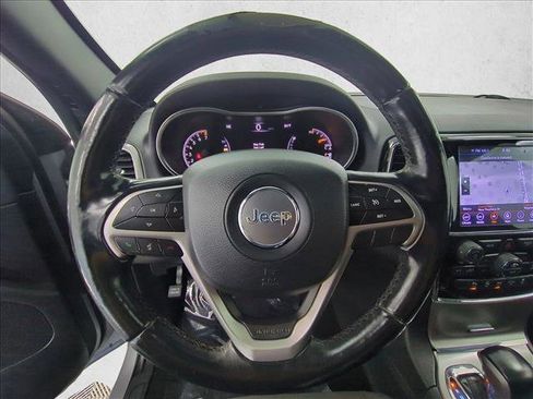 Used 2020 Jeep Grand Cherokee Laredo w/ 18" Wheel & 8.4" Radio Group AWD/4WD image 30
