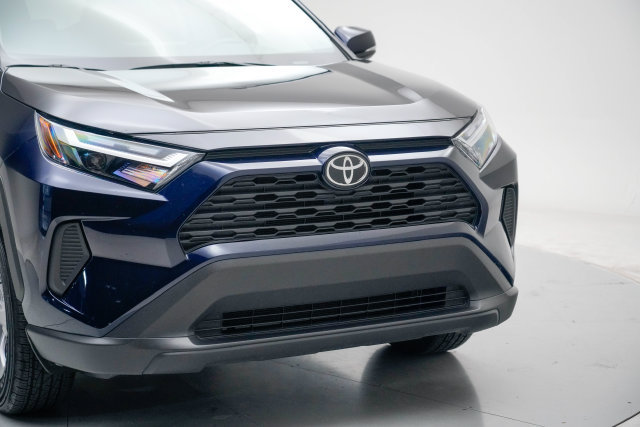 Used 2025 Toyota RAV4 XLE AWD/4WD image 8