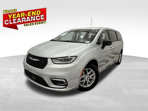 Used 2024 Chrysler Pacifica Touring-L image 1