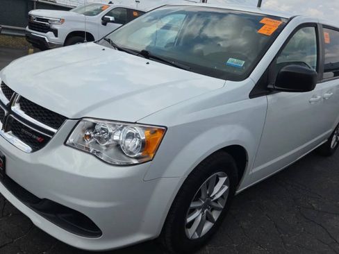Used 2018 Dodge Grand Caravan SE FWD image 1