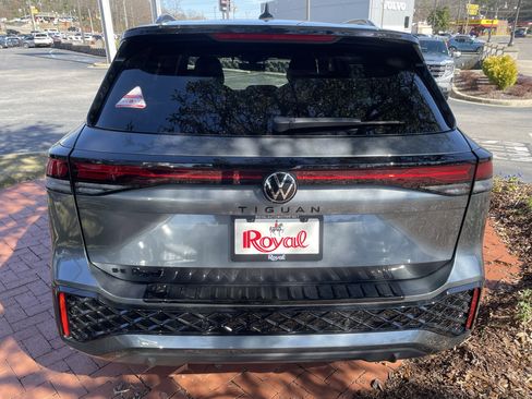 New 2026 Volkswagen Tiguan SE R-Line FWD image 5