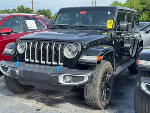 Used 2023 Jeep Wrangler Unlimited Sahara w/ Cold Weather Group AWD/4WD image 2