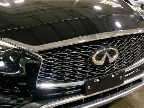 Used 2019 INFINITI QX30 LUXE w/ Navigation Package image 29