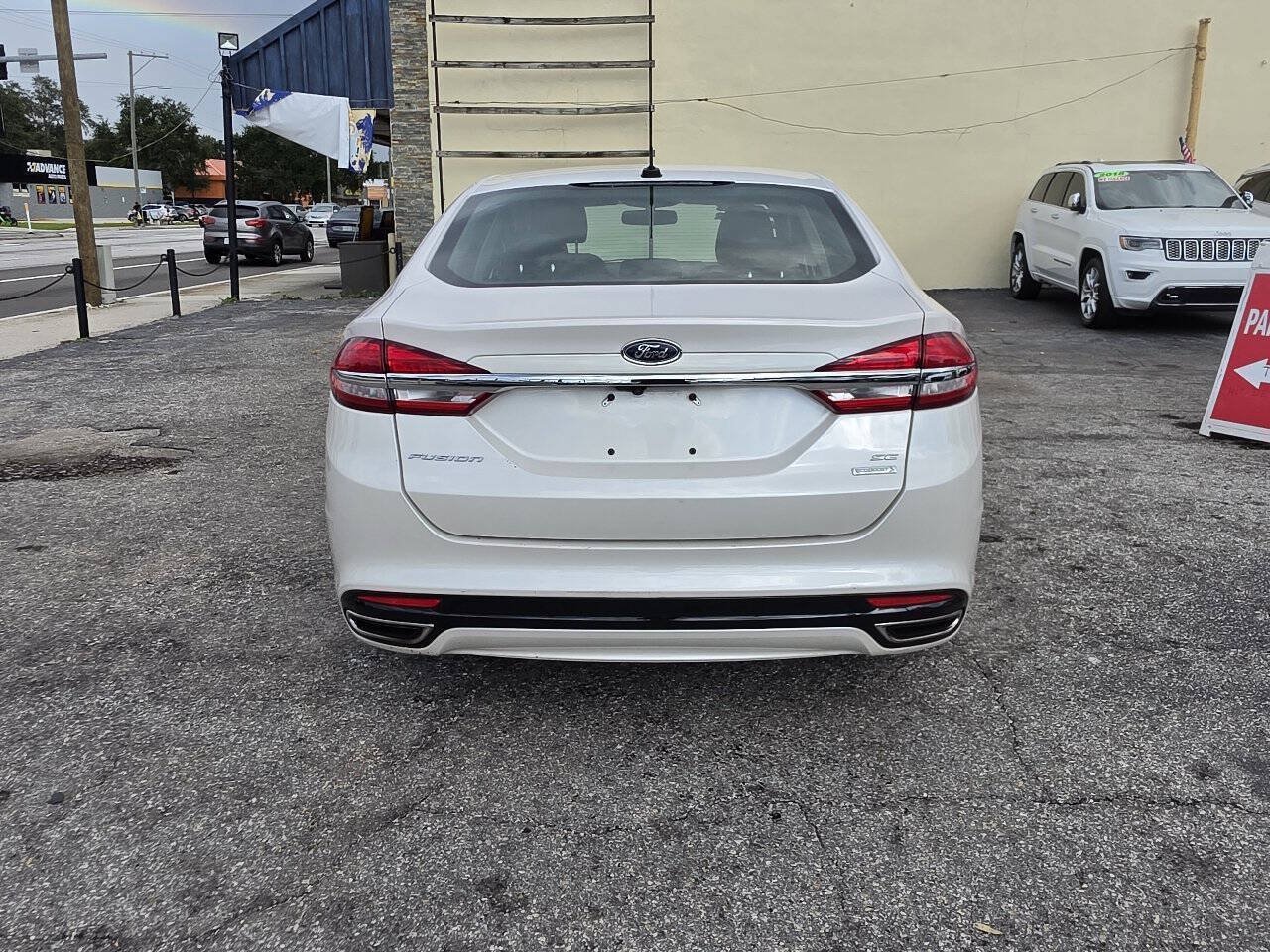 Used 2017 Ford Fusion SE FWD image 5