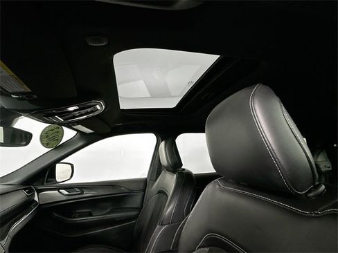 Used 2023 Jeep Grand Cherokee L Laredo image 19