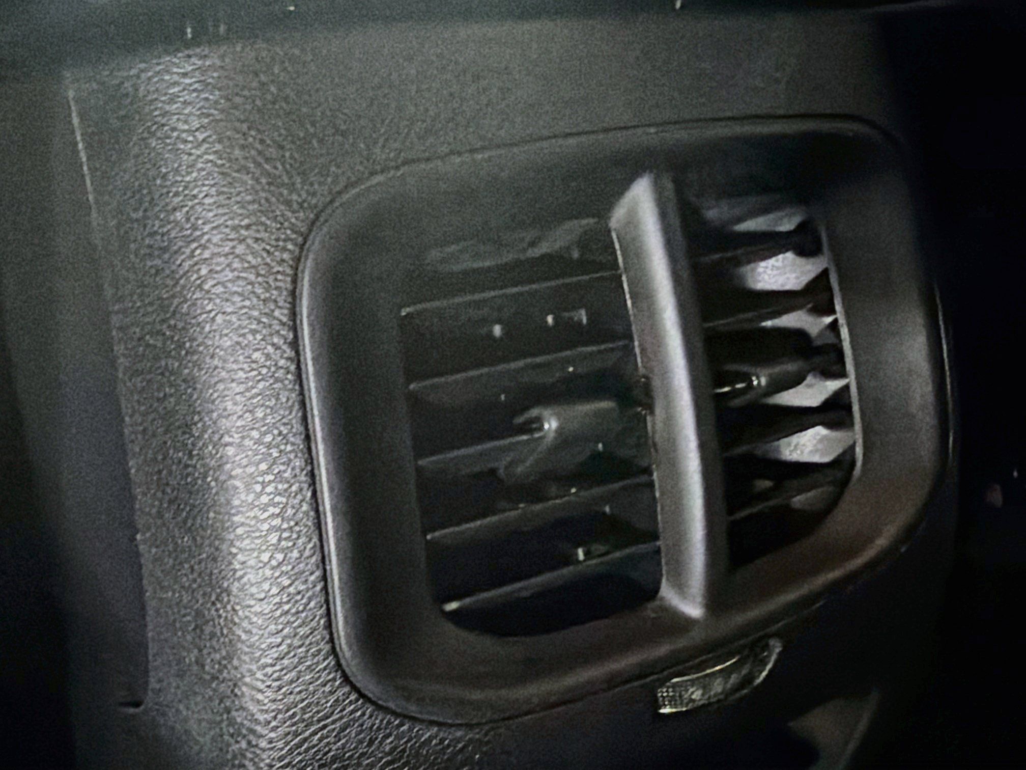 Used 2019 Jeep Cherokee Limited AWD/4WD image 28