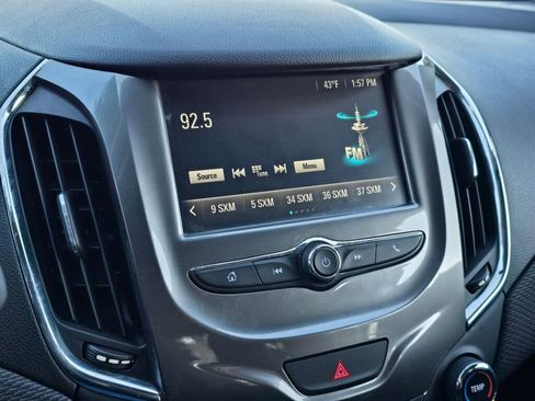 Used 2017 Chevrolet Cruze LT w/ Convenience Package image 27